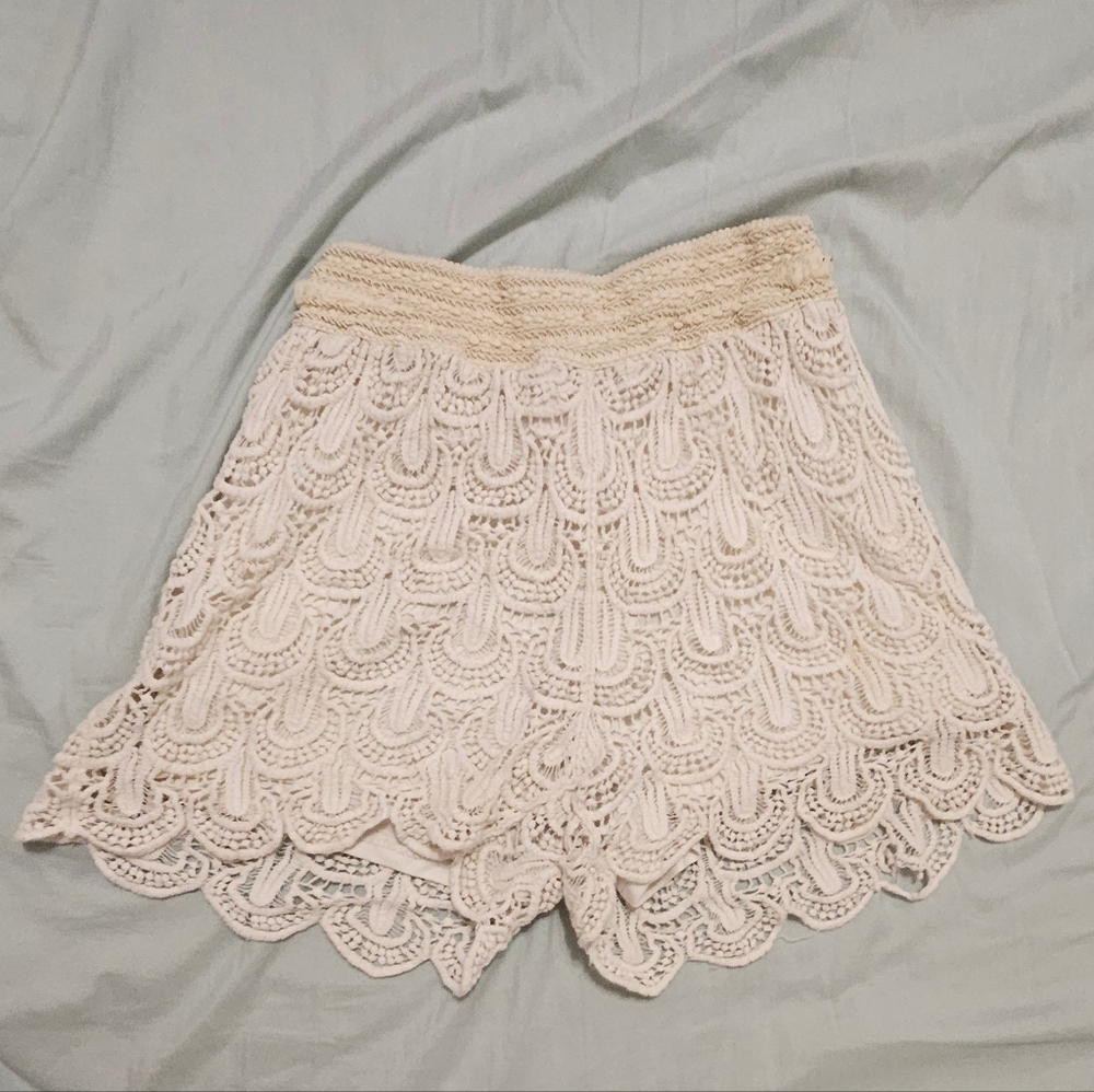 Small Nabee White Lace Shorts